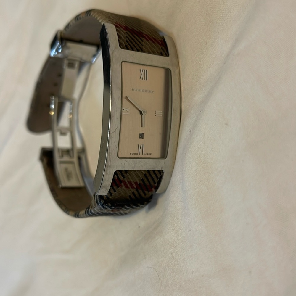 Women’s Burberry watch authentic